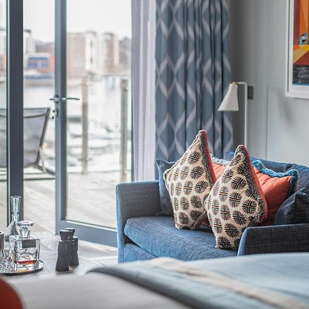 Harbour Hotel & Spa Southampton Exteriér fotografie A guest room at the Hotel Commonwealth