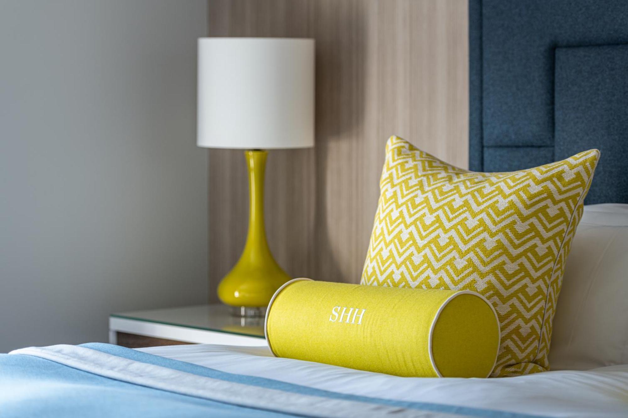 Harbour Hotel & Spa Southampton Exteriér fotografie A bolster pillow