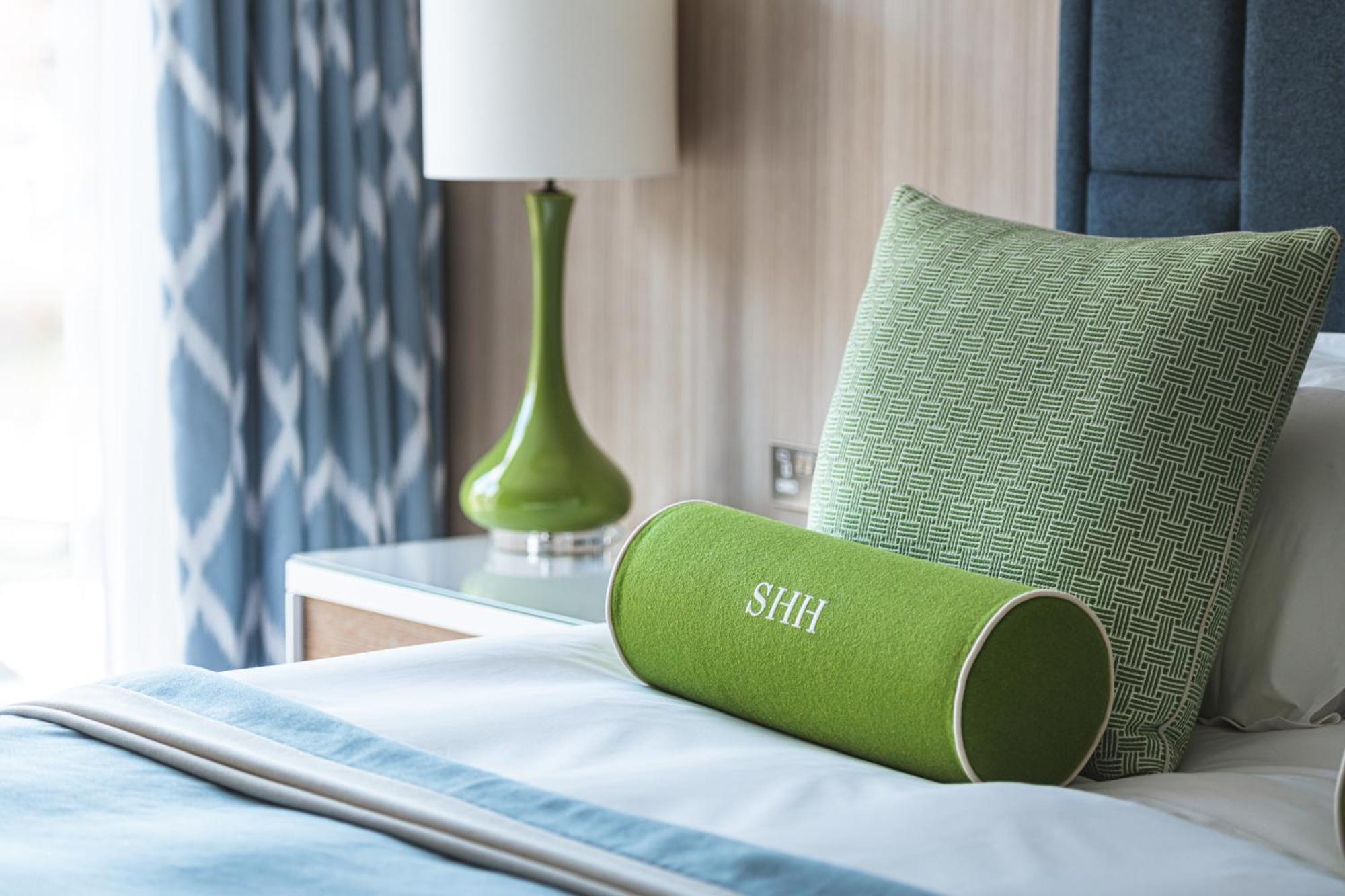 Harbour Hotel & Spa Southampton Exteriér fotografie A bolster pillow